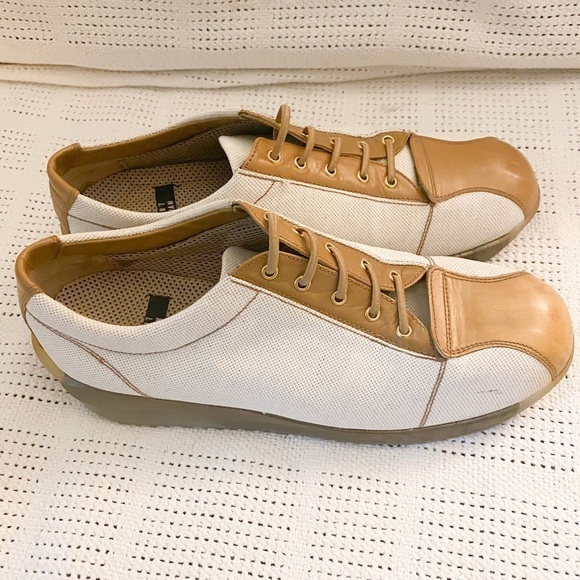 Stuart Weitzman tan and cream shoes - size 7.5 - Picture 1 of 9